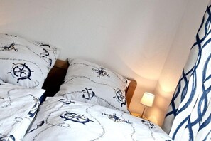 2 bedrooms, iron/ironing board, bed sheets - Anchorage South Modern retreat (Wangerooge)