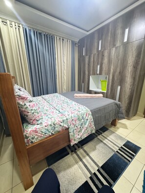 Familienvilla, 4 Schlafzimmer | 4 Schlafzimmer, Bügeleisen/Bügelbrett, kostenloses WLAN, Bettwäsche