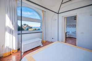 5 bedrooms, iron/ironing board, free WiFi, bed sheets - Villa Serao by MyVillaCollection (Ischia Porto)