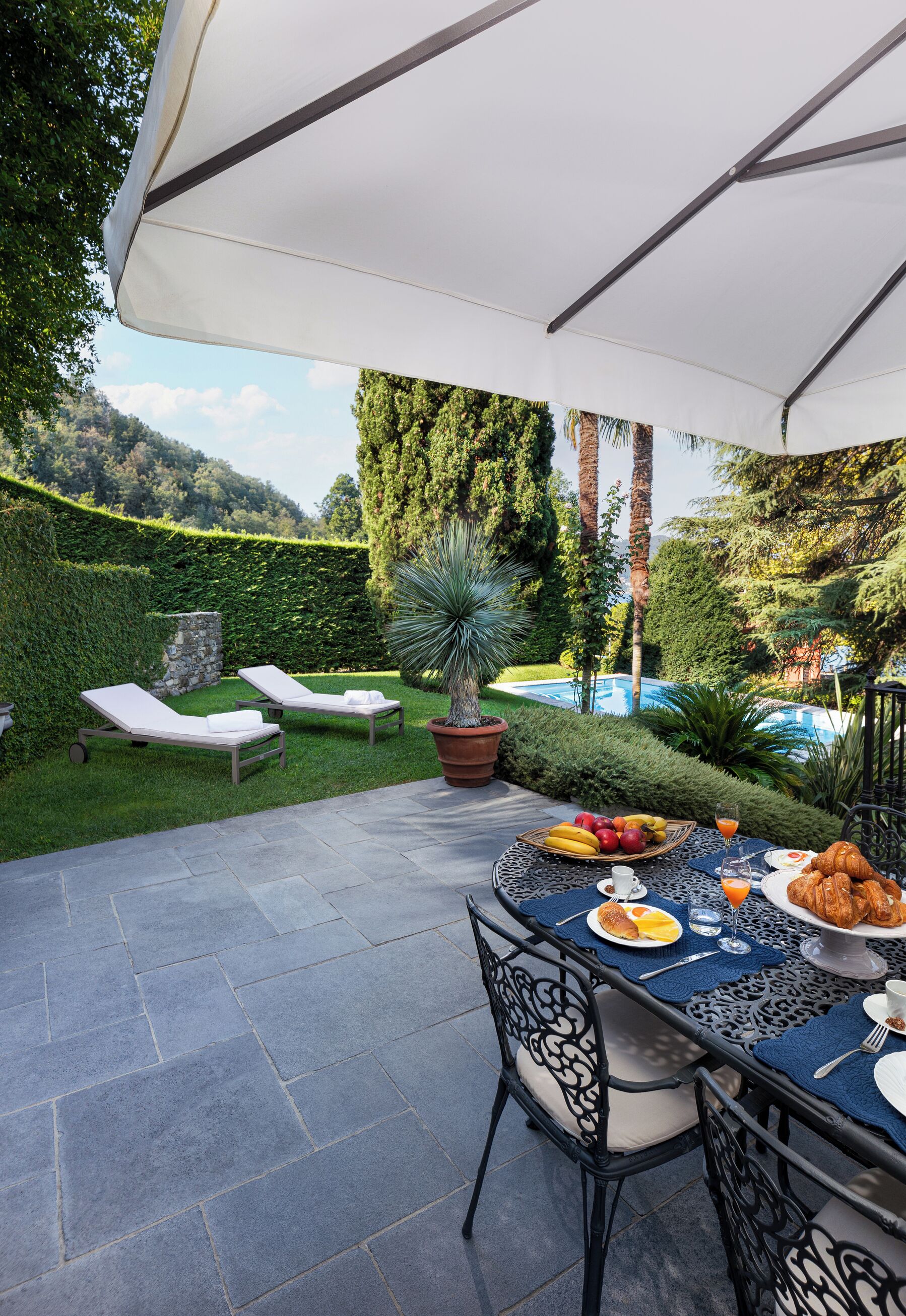 屋外ダイニングエリア