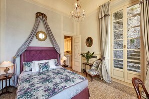 8 bedrooms, iron/ironing board, free WiFi, bed sheets