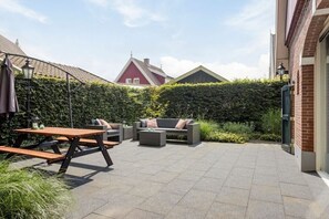 Outdoor dining - Winterswijk Modern retreat (Winterswijk Meddo)