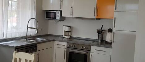 Kühlschrank, Ofen, Herdplatte, Geschirrspüler