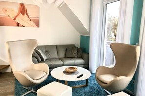 Smart-tv, een open haard, videospelletjes en een dvd-speler