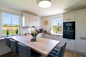 Fridge, microwave, oven, stovetop - Organic Holiday Home Ananda (Kramerhof)