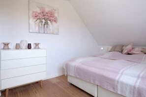 4 chambres, fer et planche à repasser, lit parapluie, Wi-Fi gratuit