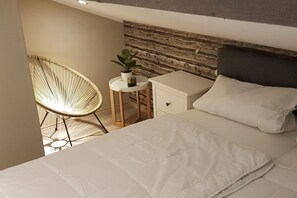 3 sovrum, skrivbord, strykjärn/strykbräda och resesäng