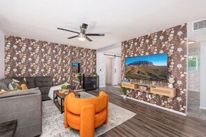 テレビ、テーブルサッカー台