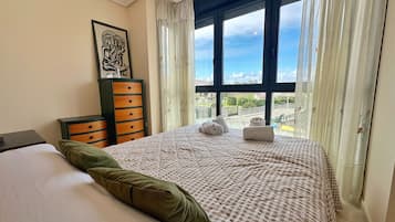 3 slaapkamers, een strijkplank/strijkijzer, beddengoed