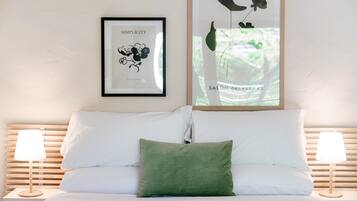 Tabla de planchar con plancha, wifi gratis, ropa de cama