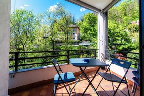 Outdoor dining - Cozy studio apartment in Sureggio Village with shared pool (SUREGGIO 2) (Sureggio)