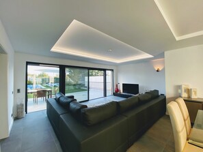 Smart-TV, Tischtennisplatte