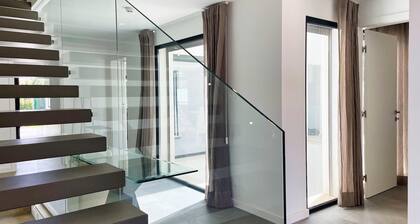 Modern villa with heated pool. Vibrant Vilamoura is within walking distance.