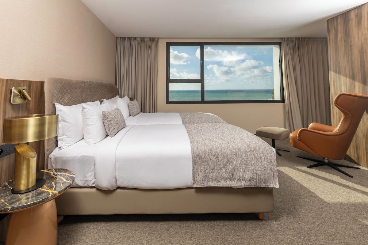 1 bedroom, Egyptian cotton sheets, premium bedding, minibar