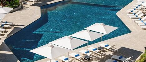 2 outdoor pools