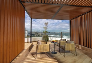 Quarto luxo, 1 cama de casal, terraço | Terraço/pátio