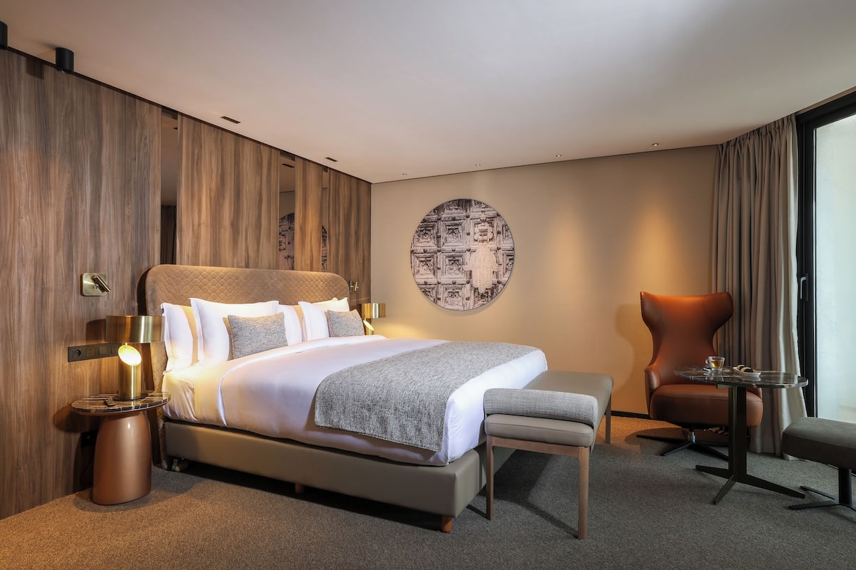 Deluxe Room, 1 Double Bed, Terrace | 1 bedroom, Egyptian cotton sheets, premium bedding, minibar