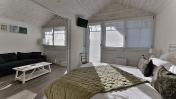 Suite Confort, coin cuisine, vue mer, Zachariel