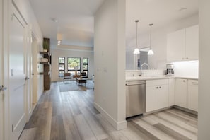 Interior - Golf View Condo & Suncadia Pool Access (Cle Elum)