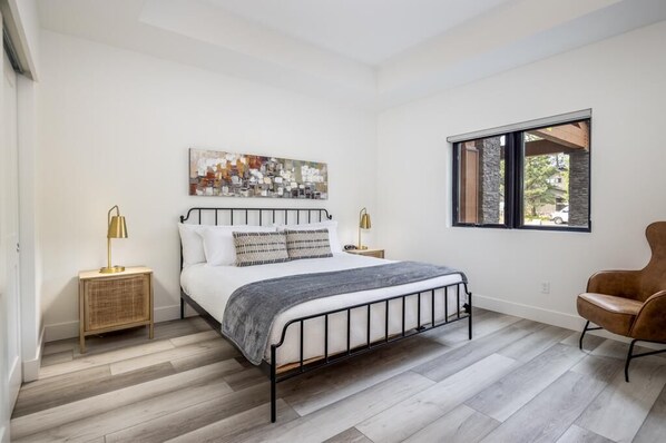 2 bedrooms, internet, bed sheets