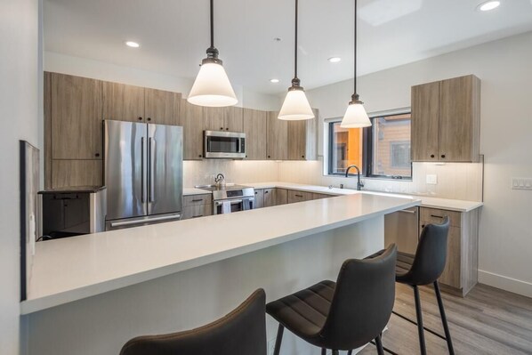 Fridge, microwave, oven, stovetop