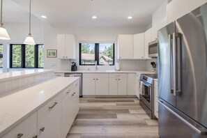 Fridge, microwave, oven, stovetop - Family Friendly w/ Suncadia Pool Access (Cle Elum)