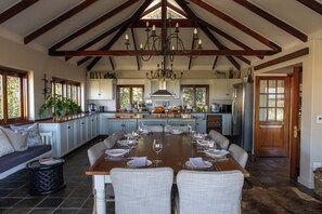 Dining - Pointers Villa with views of the vineyards, ocean and breathtaking sunrises. (Cape Town)