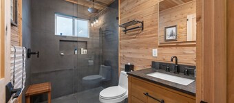 Remodeled West Shore Cabin / 1 mile to Chambers Landing Beach / Near Homewood Ski