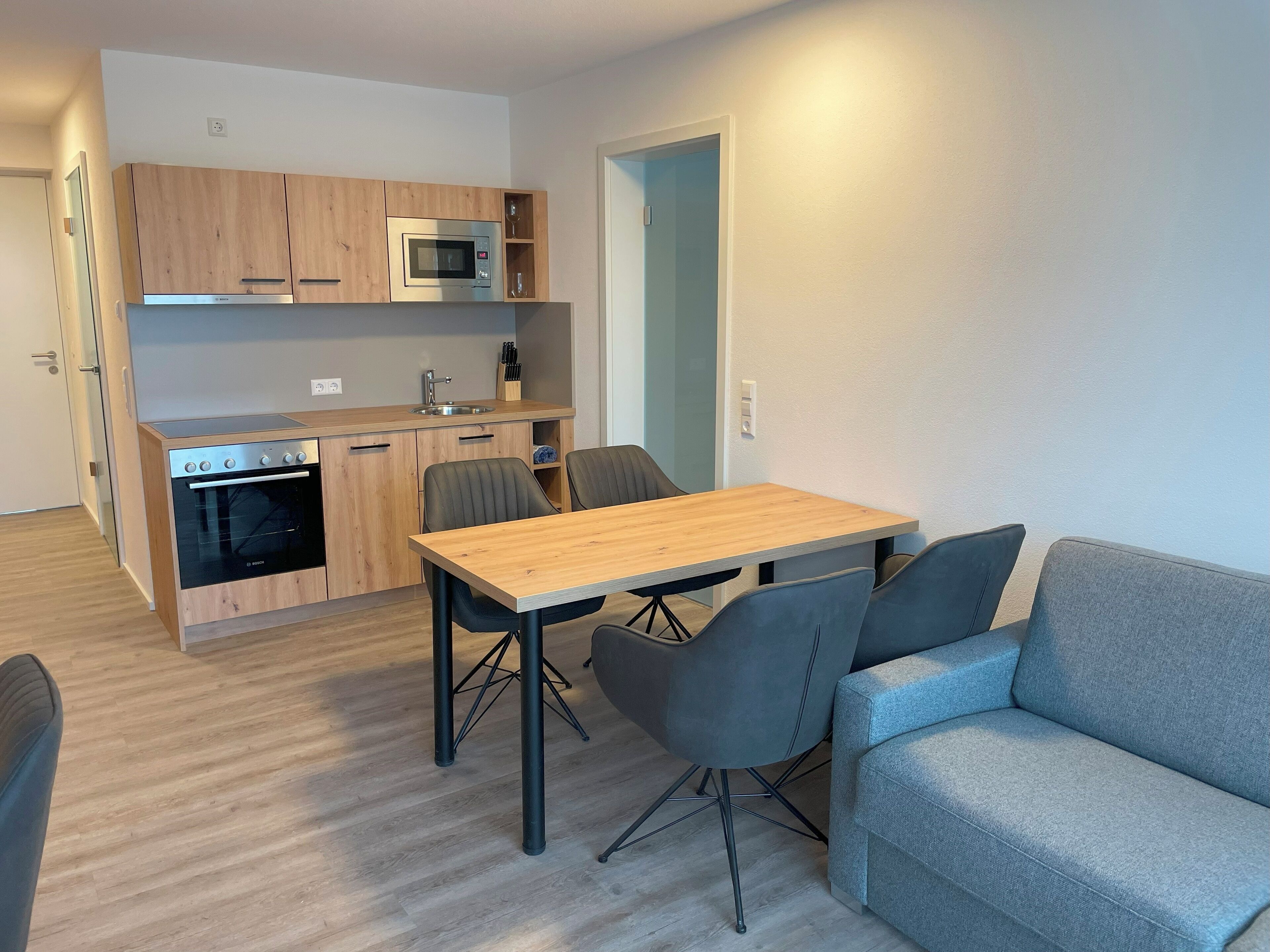 55-inch Smart TV with satellite channels, heated floors