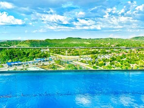 Outdoor pool - Menlyn Maine Residence with King sized bed - Kyoto (Pretoria)