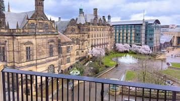 Se sirven almuerzos, cenas y cocina británica (con vistas al jardín)