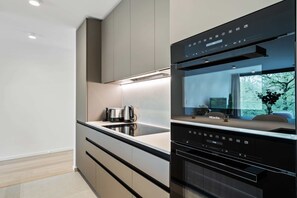 Fridge, microwave, oven, stovetop - Spacious 6th-Floor Gem: Modernity Meets Comfort! (Luxembourg)