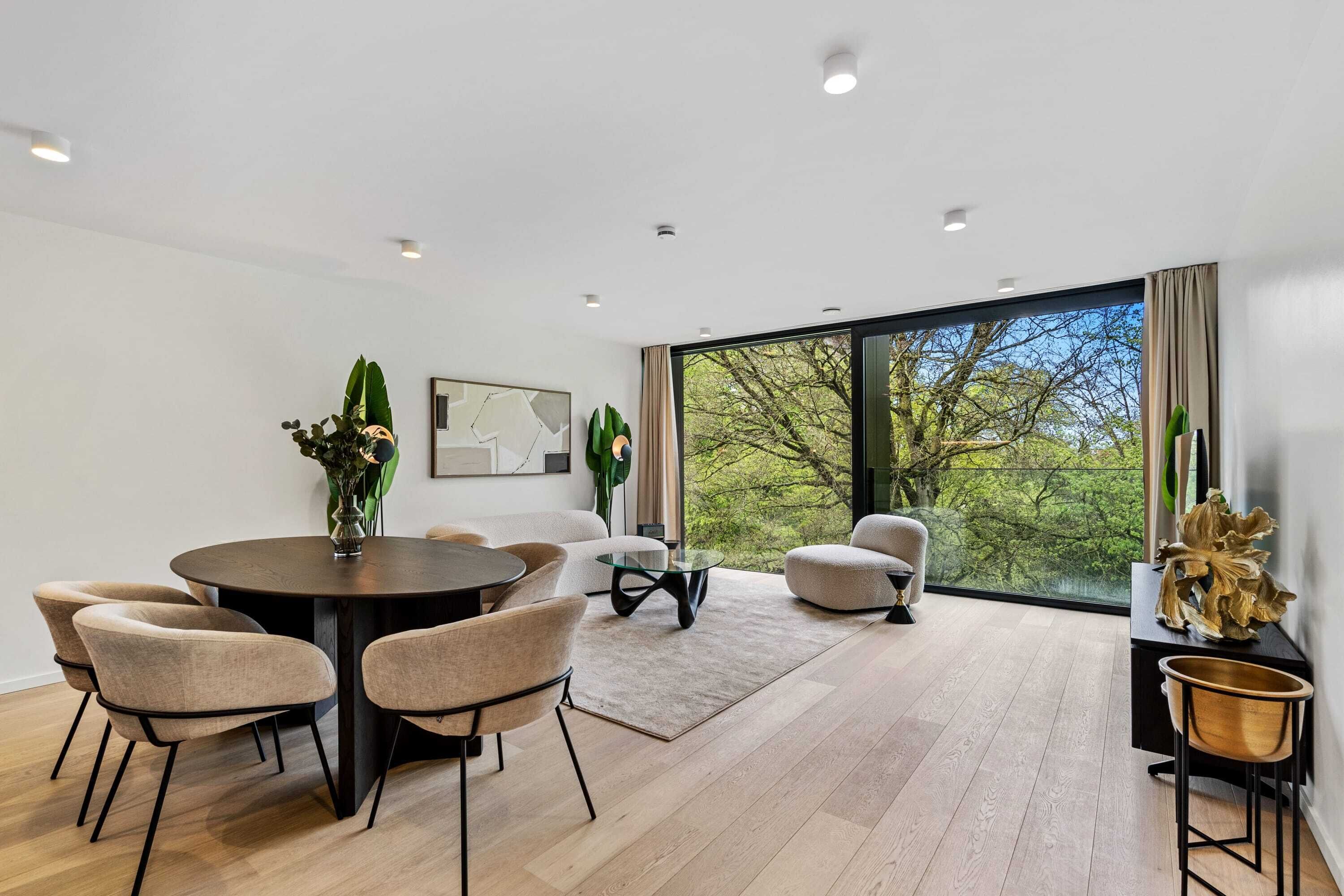 Upscale Urban Apartment Style & Comfort For Six - Hesperange