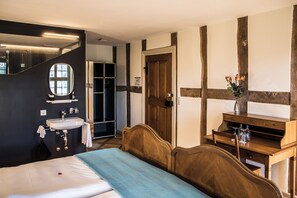 Traditional Double Room, Private Bathroom | Hypo-allergenic bedding, desk, free WiFi, bed sheets - Kreuz Herzogenbuchsee (Herzogenbuchsee)