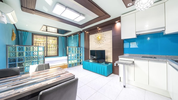 Basic Room, 1 Bedroom (Blueberry pension) | Private kitchen | Fridge - Yangpyeong Flower Caravan Pension (Yangpyeong)