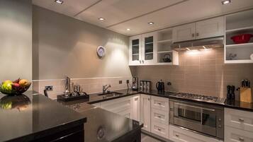 Oven, stovetop, dishwasher, coffee/tea maker