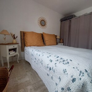 2 bedrooms, desk, iron/ironing board, free WiFi