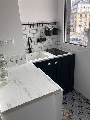 Kühlschrank, Mikrowelle, Ofen, Wasserkocher