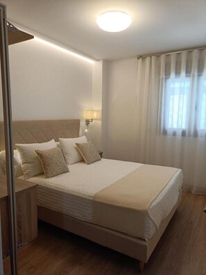 2 soverom og strykejern/-brett