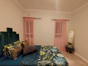 Shared Dormitory, 1 Bedroom - Room-your Peaceful Haven, Unique Shared (Cape Town)