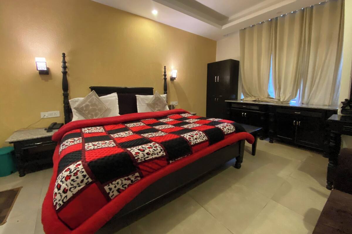 Soundproofing, WiFi (free), bed sheets