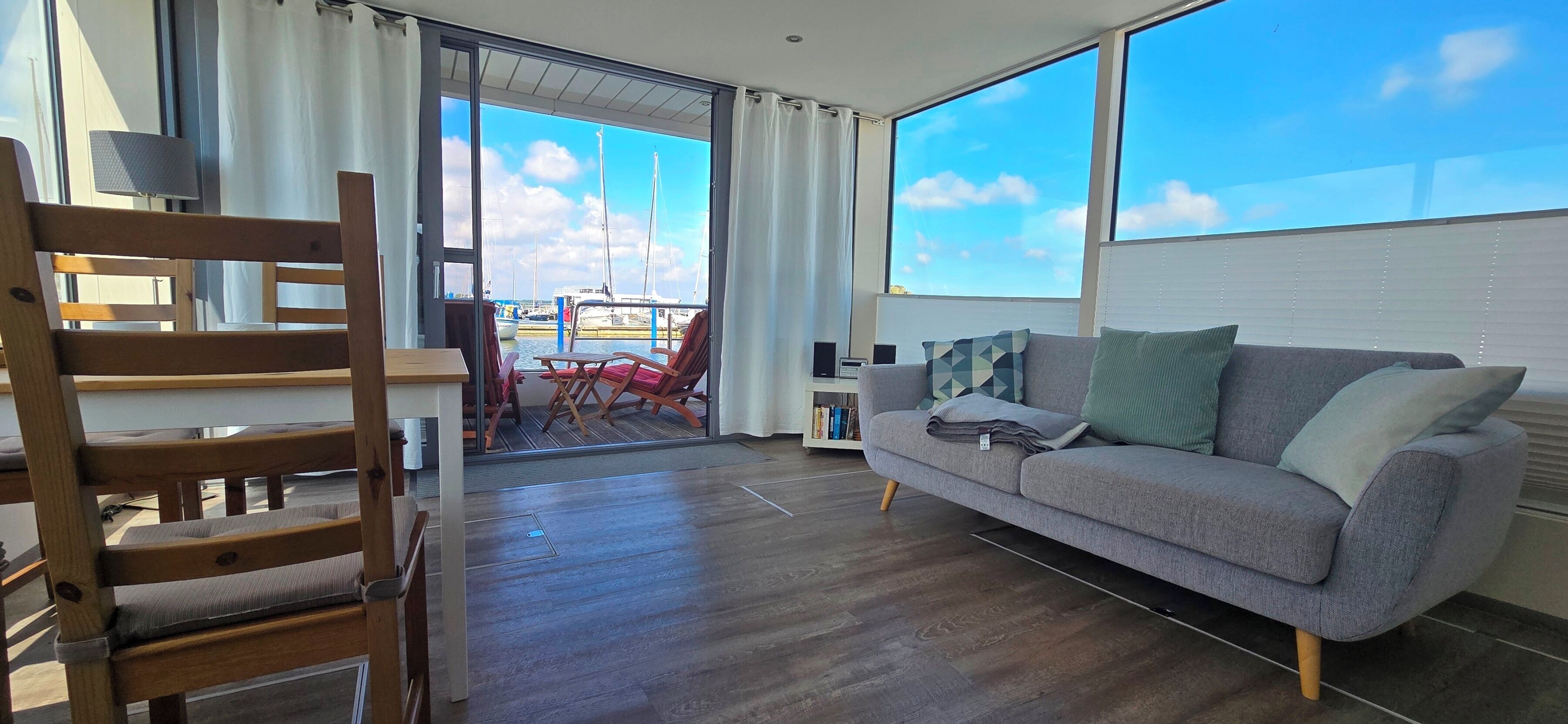 Fernseher, DVD-Player, Stereoanlage