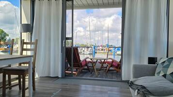 Fernseher, DVD-Player, Stereoanlage