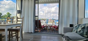 Fernseher, DVD-Player, Stereoanlage