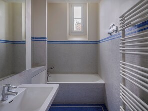 Classic House, 4 Bedrooms, Non Smoking, Kitchen | Bathroom - Paris Mozart Prestige Residence (Paris)