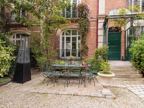 Classic House, 4 Bedrooms, Non Smoking, Kitchen | Private kitchen | Fridge, microwave, oven, dishwasher - Paris Mozart Prestige Residence (Paris)