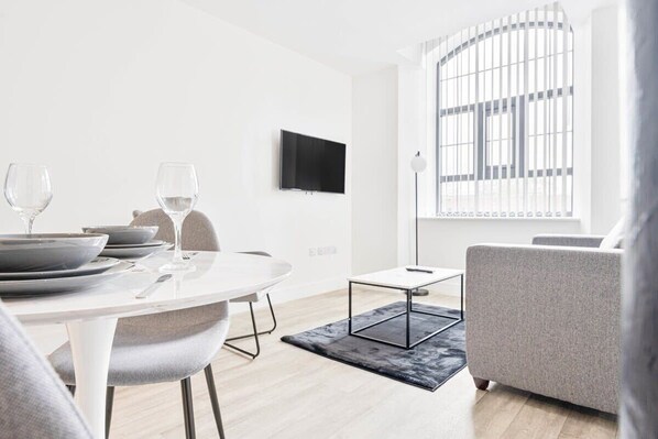 Dining - Characterful 1 Bed Central Nottingham Apartment (Nottingham)