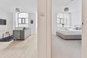 1 slaapkamer, een strijkplank/strijkijzer, wifi, beddengoed