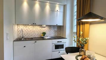 Standard Apartment | Private kitchen | Mini-fridge, microwave, stovetop, dishwasher