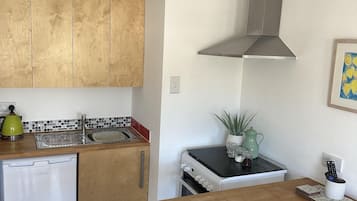 Apartemen | Dapur pribadi | Lemari es, microwave, oven, dan kompor